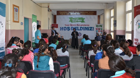 12 Yazar "Yeşilyurt Kitapyurdu" Projesi Kapsamında Öğrencilerle Buluştu
