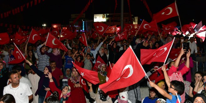 15 Temmuz Millet Meydanı Vatandaşlarla Dolup Taştı
