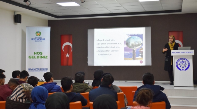 Gençlere Sınav ve Meslek Rehberliği Yapılıyor