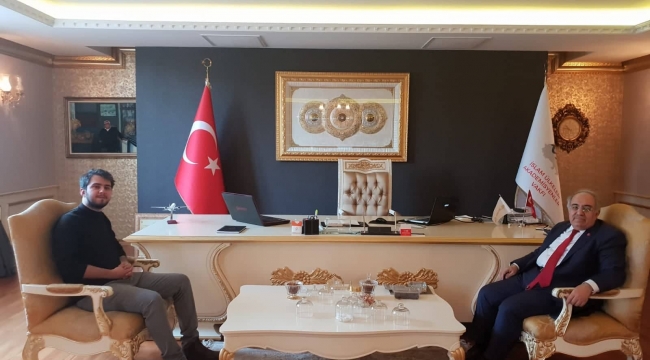Kendi Kitabından 100 Adet Hediye Etti