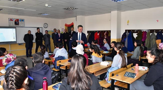 Öğrencilerden Mehmetçiğe Dua Etmelerini İstedi