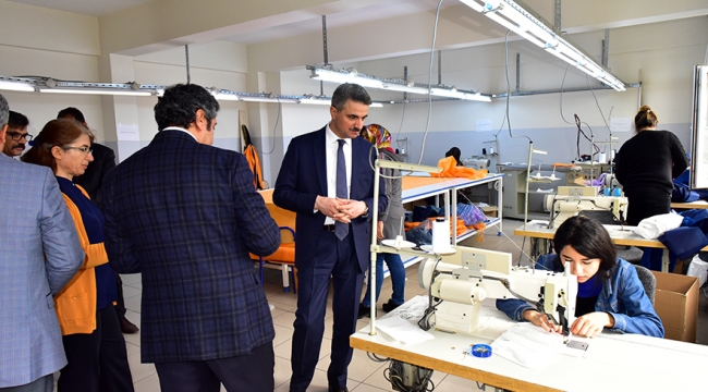 Vali Baruş, Liseleri Ziyaret Etti