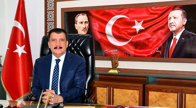 Başkan Gürkan 4, Eşi 2 Maaşını Bağışladı