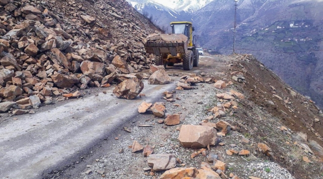 Heyelan Nedeniyle Kapanan Yollar Açılıyor