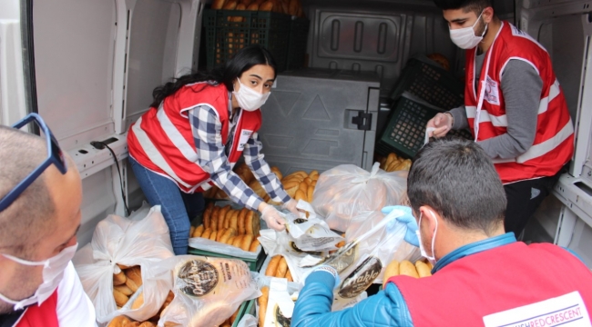 İhtiyaç Sahiplerine Gıda ve Ekmek Dağıtımı Yaptı