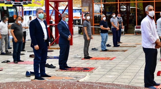 Yeşilyurt’ta ‘Sağlıklı Ve Güvenilir’ Ortamlarda Cuma Namazı Kılındı