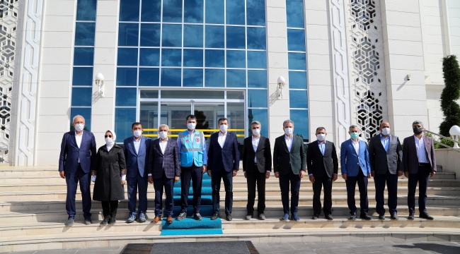 Bakan Kurum, Battalgazi Belediyesi’ni Ziyaret Etti