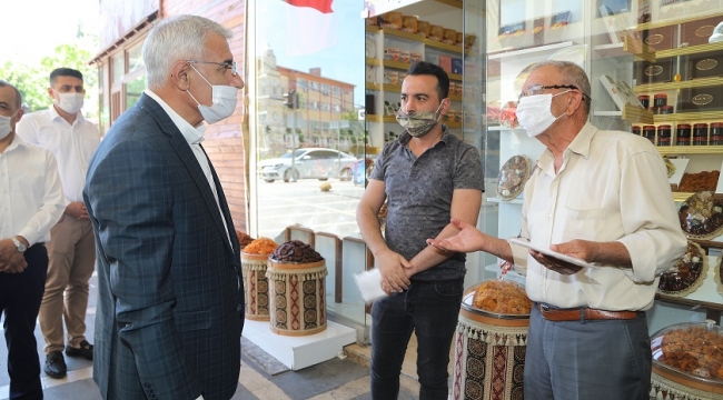 Başkan Güder Sahaflar Çarşısı’nı Gezdi