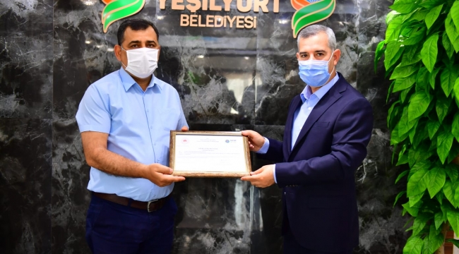 Sıfır Atık Belgesini Başkan Çınar'a Takdim Etti