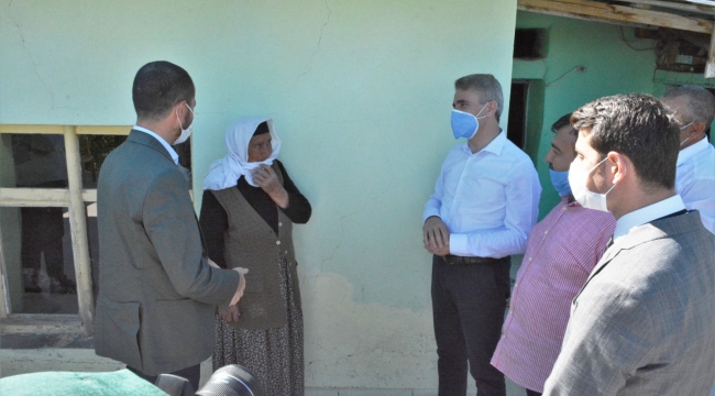 Vali Baruş, Pütürge'deki Depremzedeleri Ziyaret Ederek İncelemelerde Bulundu