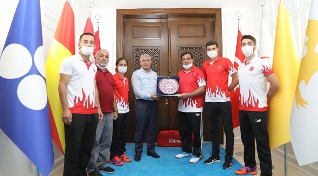 Badmintoncular Başkan Güder'i Ziyaret  Etti
