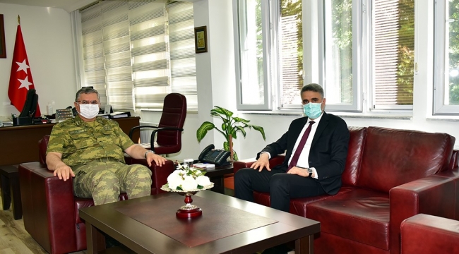 Vali Baruş, Tümgeneral Arslan’ı Ziyaret Etti