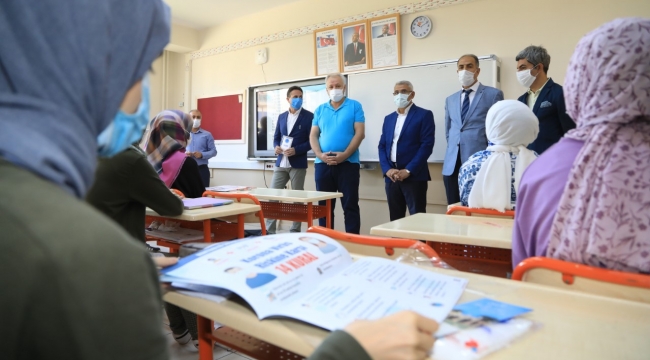 Güder, "Her Daim Öğrencilerimizin Yanındayız"