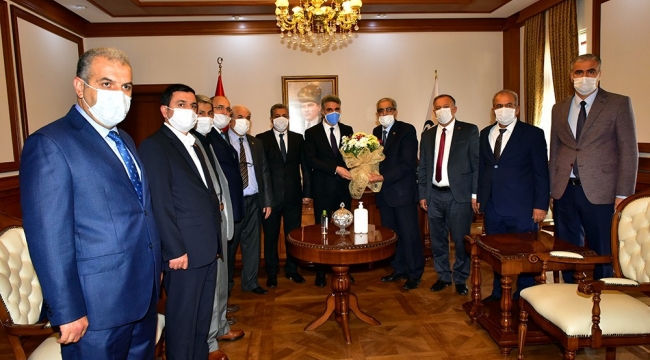 Muhtarlar, Vali Baruş’u Makamında Ziyaret Etti