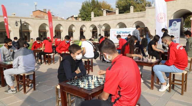 Sporcular, Tarihi Mekanlarda Buluştu