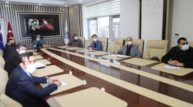"Yöneticiler, Hizmetkar Olmak Zorundadır"