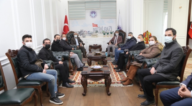 "Başkanımızın Hizmetlerini Takip Ediyoruz"