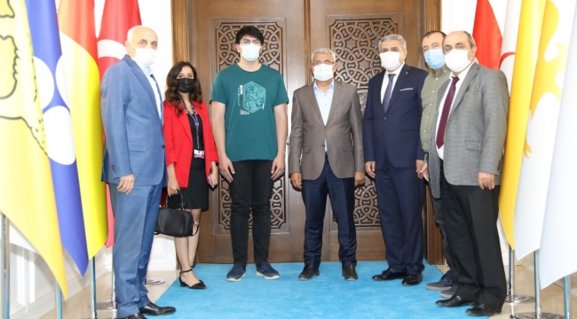 Başkan Güder, Dünya Birincisi Balaban’ı Ağırladı