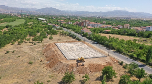 “Topsöğüt’e Halı Saha Kazandıracağız”