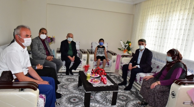 Şehit Annelerini 'Anneler Günü'nde Unutmadı