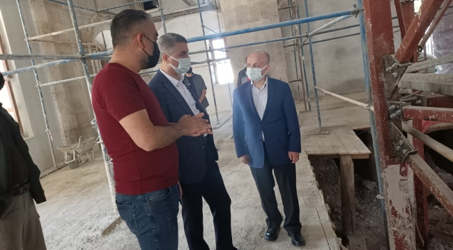Vali Baruş Yeni Cami’de İncelemelerde Bulundu