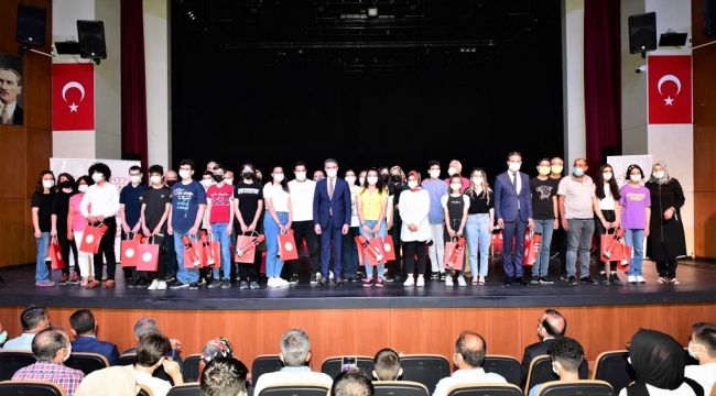 LGS’de İlk 100’e Giren Öğrenciler Ödüllendirildi