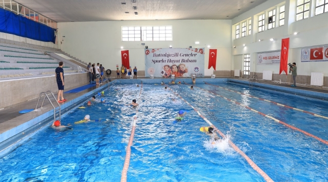 Battalgazi’deki Yüzme Kursu Yoğun İlgi Görüyor