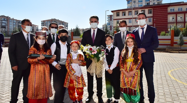Vali Baruş 2021-2022 Eğitim Öğretim Yılının İlk Ders Zilini Çaldı