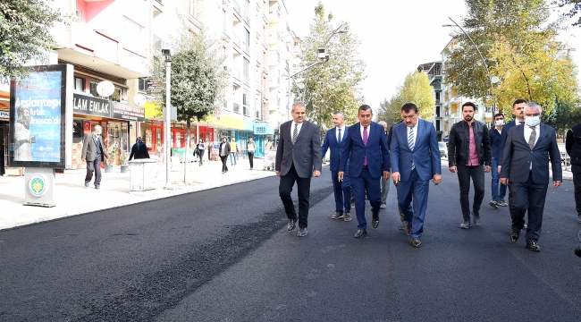 Alt Ve Üst Yapısıyla Birlikte Sivas Caddesi Tamamen Yenileniyor