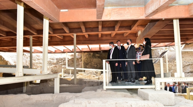 Kültür Bakanlığı Yetkilileri Arslantepe Höyüğünde İncelemelerde Bulundu