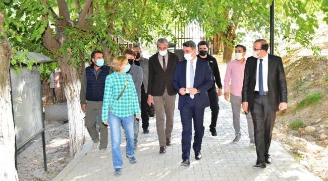 Vali Baruş Arslantepe Kazı Heyetini Ziyaret Etti