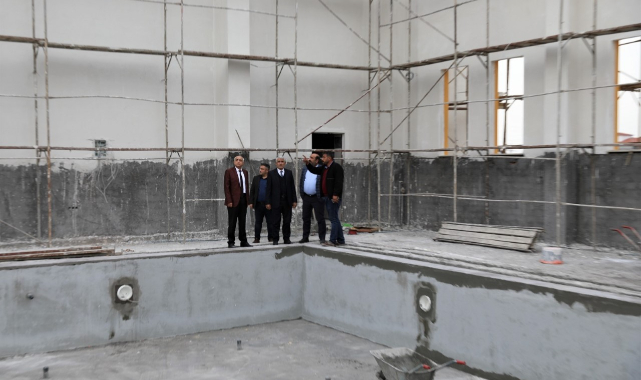 Başkan Güder, Yüzme Havuzunda İncelemelerde Bulundu