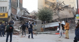 Çöken Bina İle İlgili 3 Kişi Tutuklandı