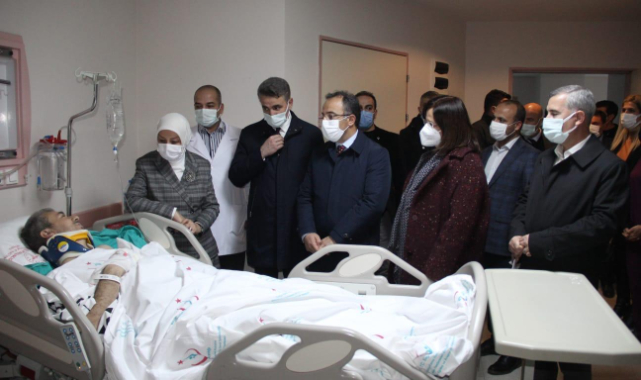 Çalık, Enkazdan Çıkarılan Yaralıları Ziyaret Etti