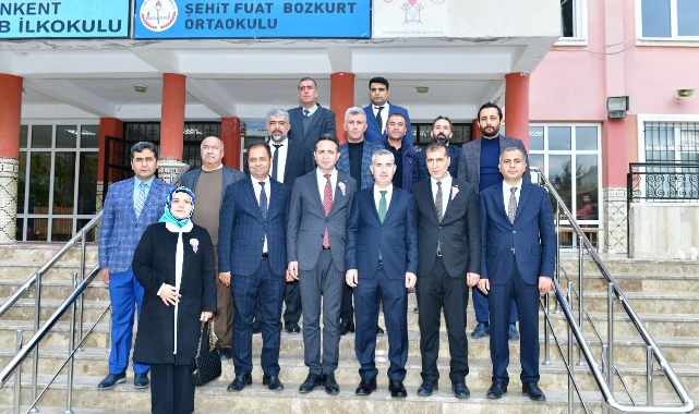 “Öğretmenlerimiz, Başımızın Tâcıdır”