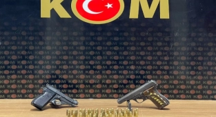 Tabanca ve Uyuşturucu Hap Ele Geçirildi