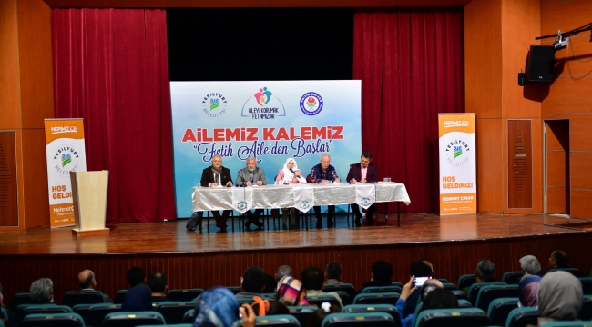 Yeşilyurt Belediyesi, ‘Ailemiz Kalemiz’ Panelinde Akademisyen Ve Yazarları Bir Araya Getirdi