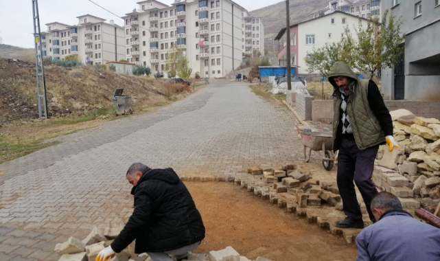 Arapgir'de Kilit Taşı Döşeme Çalışmaları Sürüyor