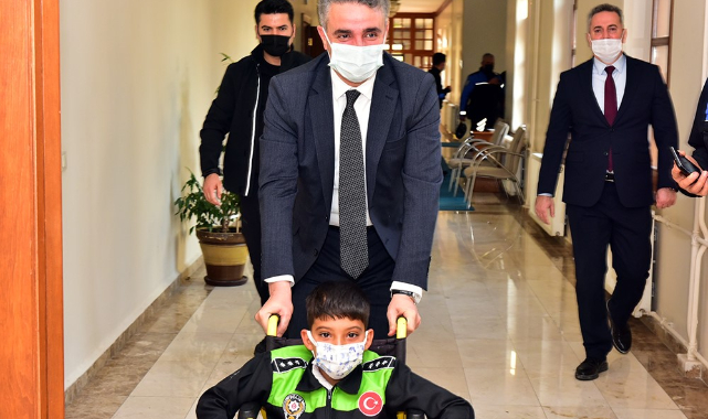 Özel Çocuklar, Vali Baruş’u Ziyaret Etti