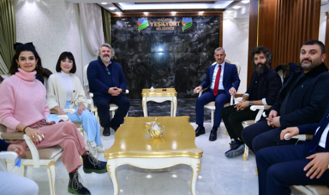 Sanatçılar, Başkan Çınar’ı Ziyaret Etti