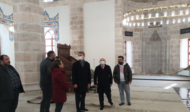 Vali Baruş, Yeni Cami’de İncelemelerde Bulundu