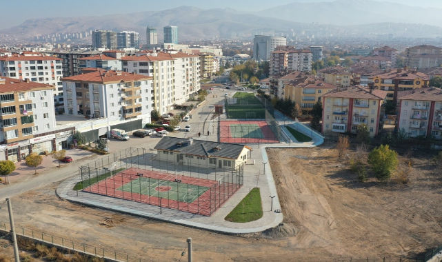 Başkan Çınar, İnönü Mahallesi Spor Kompleksini İnceledi