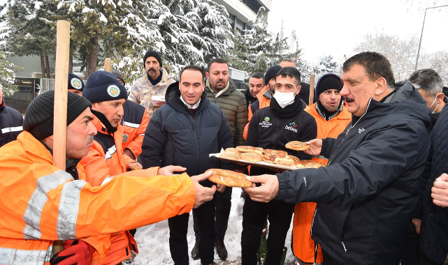 Gürkan, Sahada Çalışan Personellerle Bir Araya Geldi