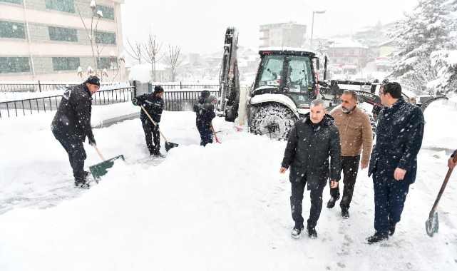 “Mahallelerde Kar Mesaisi 7/24 Sürdürülüyor”