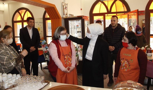 Milletvekili Çalık, Özel Çocukların Çalıştığı Kafeyi Ziyaret Etti