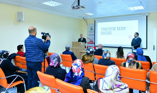 ‘Türkiye’de Kadın Hakları’ Semineri Düzenledi