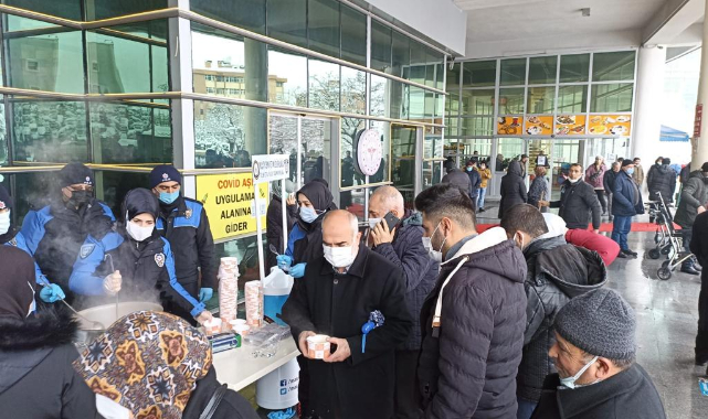 Vatandaşlara Sıcak Çorba İkramında Bulunuldu