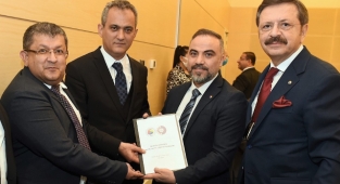 Bakan Özer’e Mesleki Eğitim Dosyası Sunuldu