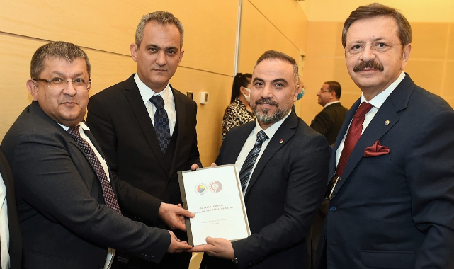 Bakan Özer’e Mesleki Eğitim Dosyası Sunuldu
