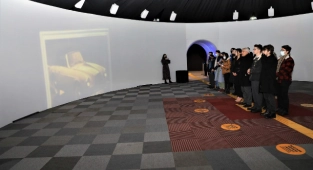 Başkan Güder, Dijital Gösterim Merkezi'ni Gençlerle Gezdi